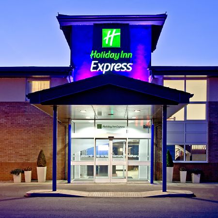 Holiday Inn Express Shrewsbury By Ihg Exterior photo