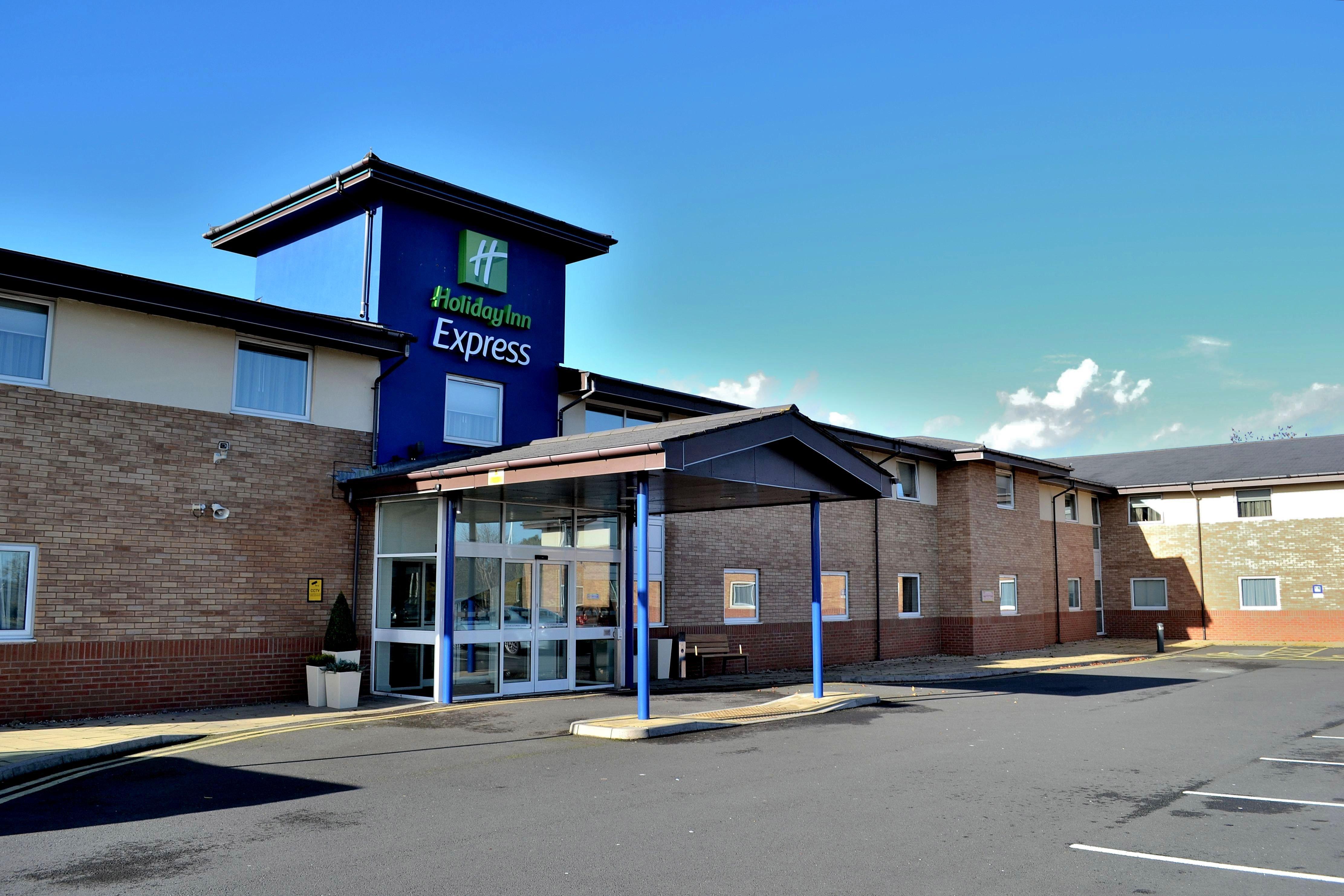 Holiday Inn Express Shrewsbury By Ihg Exterior photo