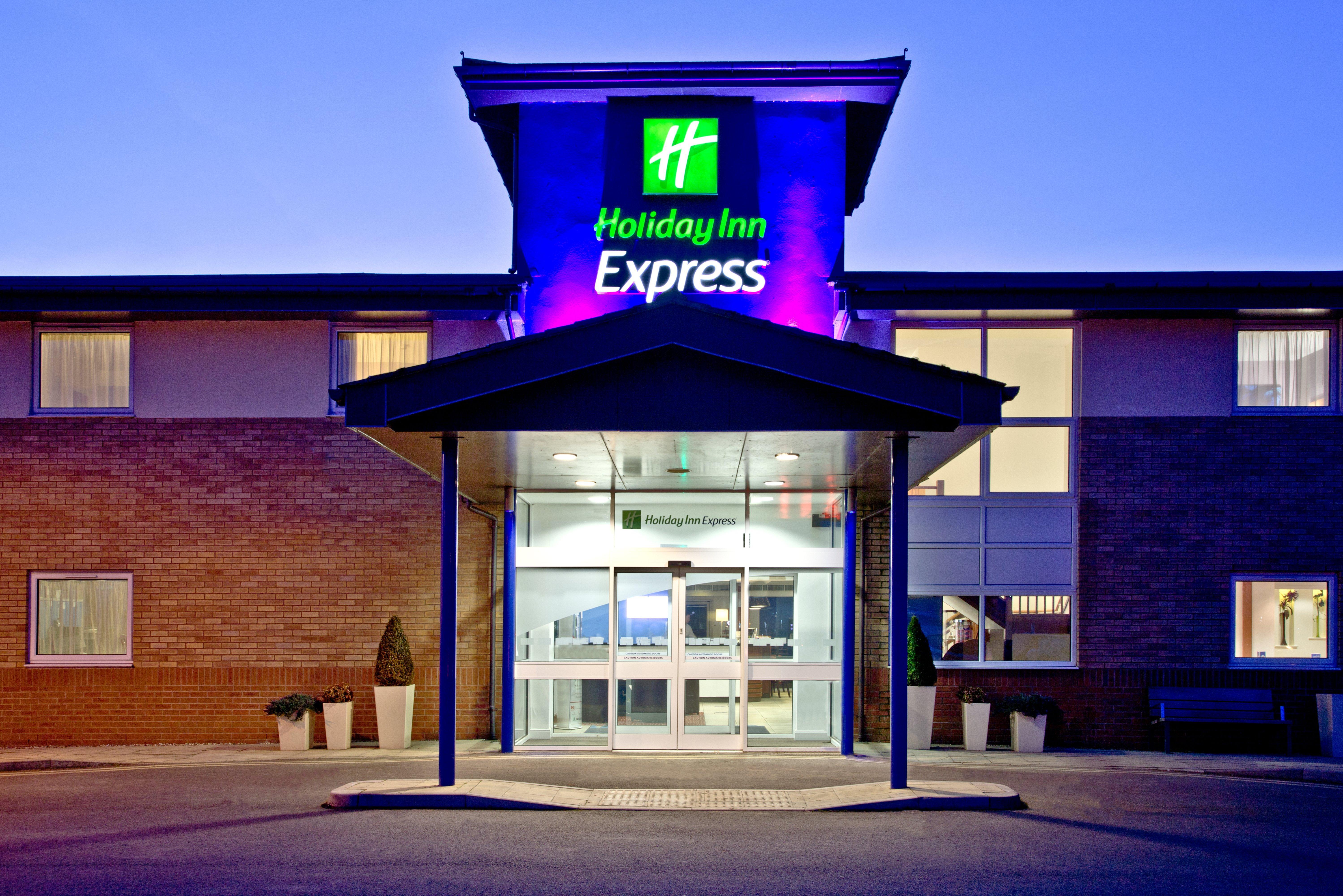 Holiday Inn Express Shrewsbury By Ihg Exterior photo