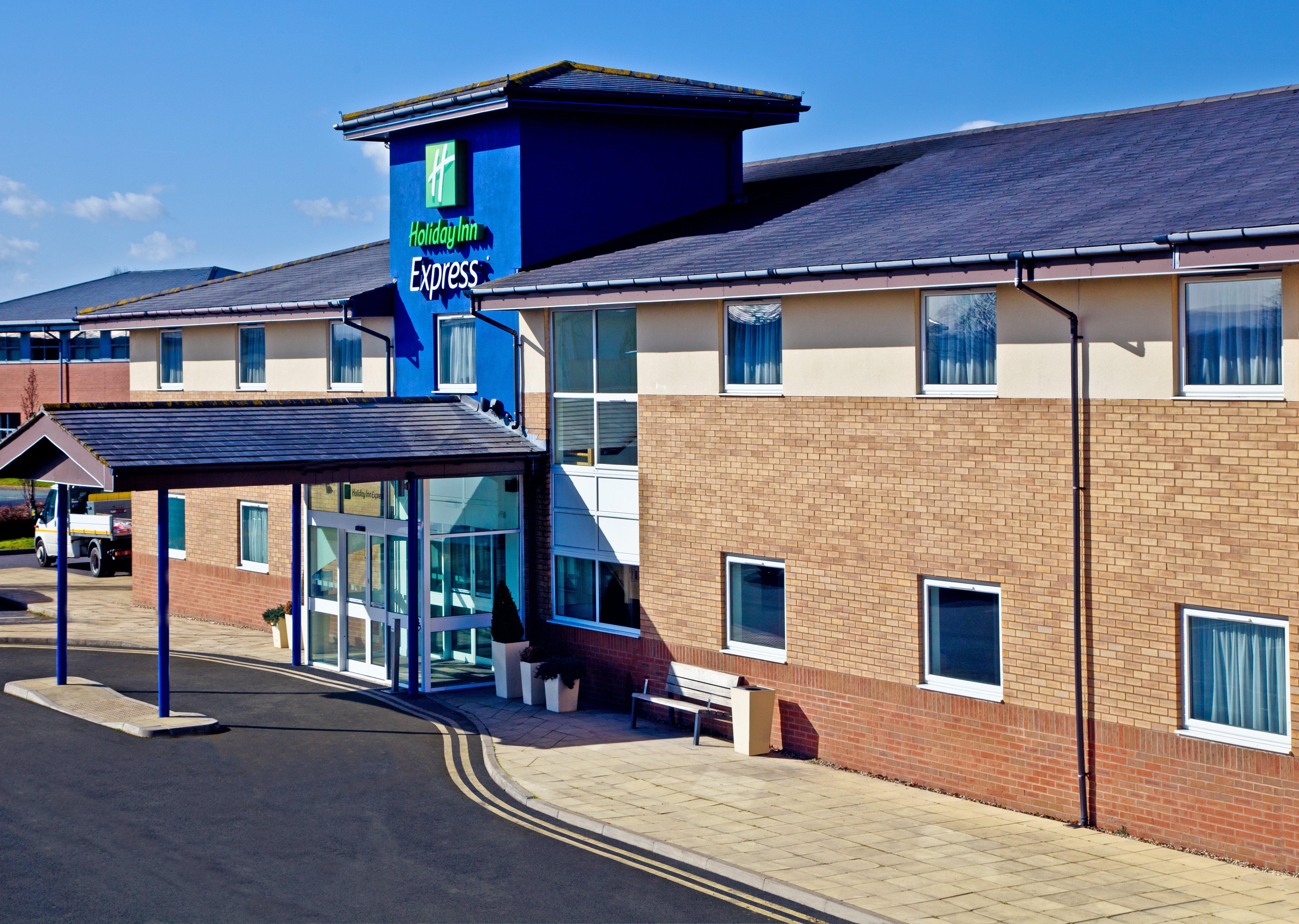 Holiday Inn Express Shrewsbury By Ihg Exterior photo