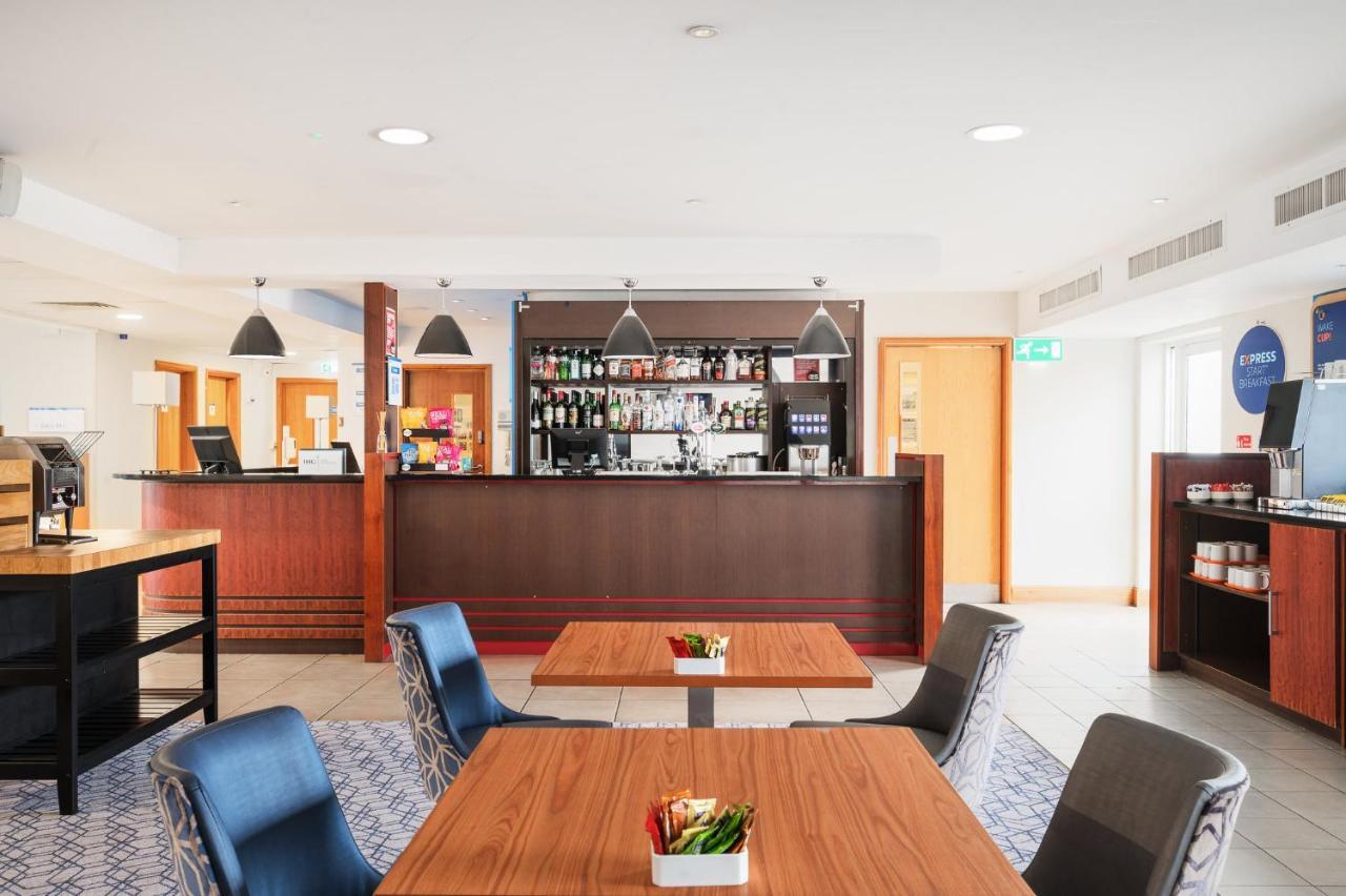 Holiday Inn Express Shrewsbury By Ihg Exterior photo