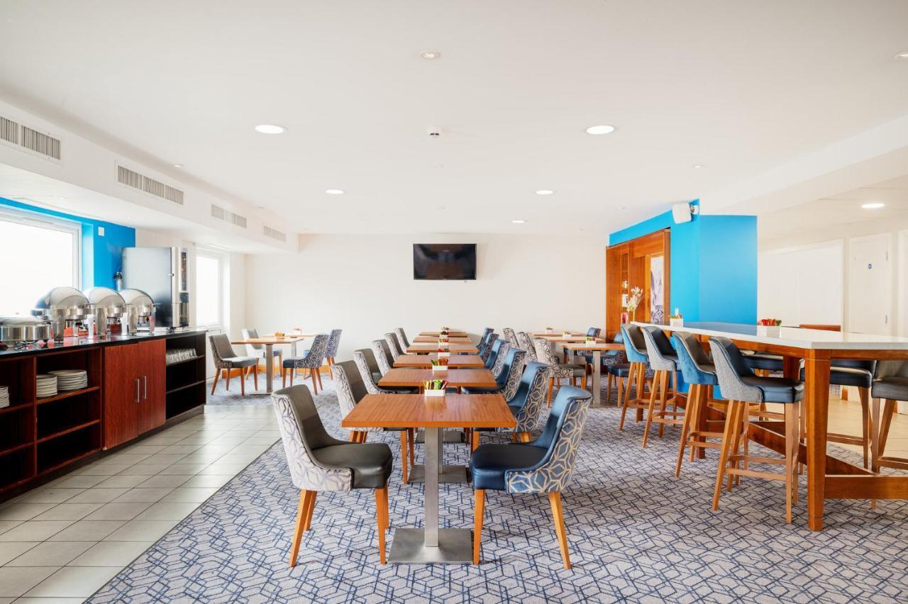 Holiday Inn Express Shrewsbury By Ihg Exterior photo