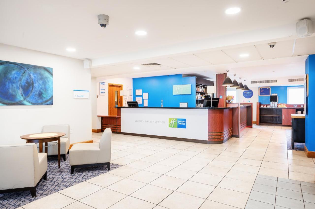 Holiday Inn Express Shrewsbury By Ihg Exterior photo