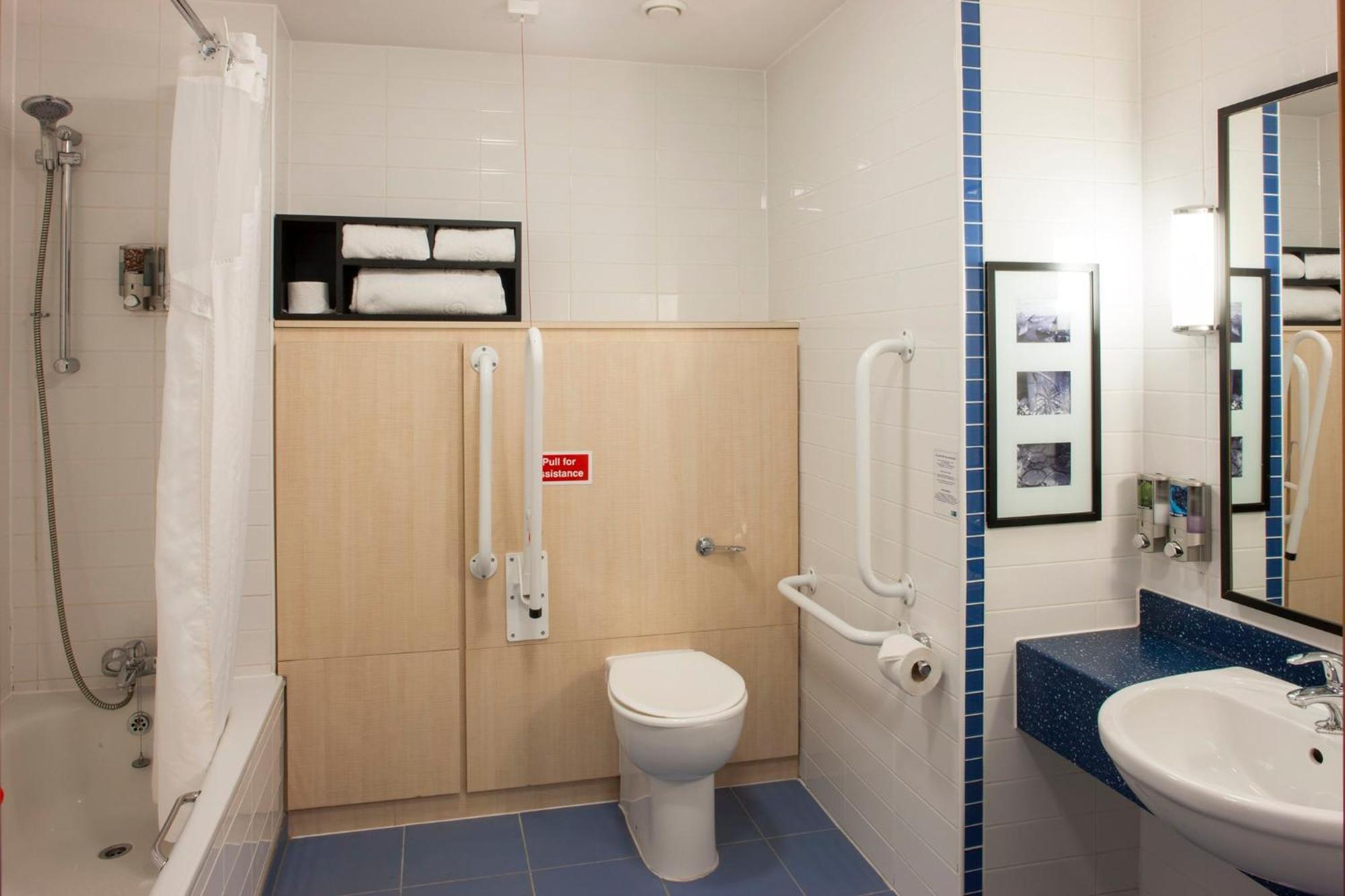 Holiday Inn Express Shrewsbury By Ihg Exterior photo