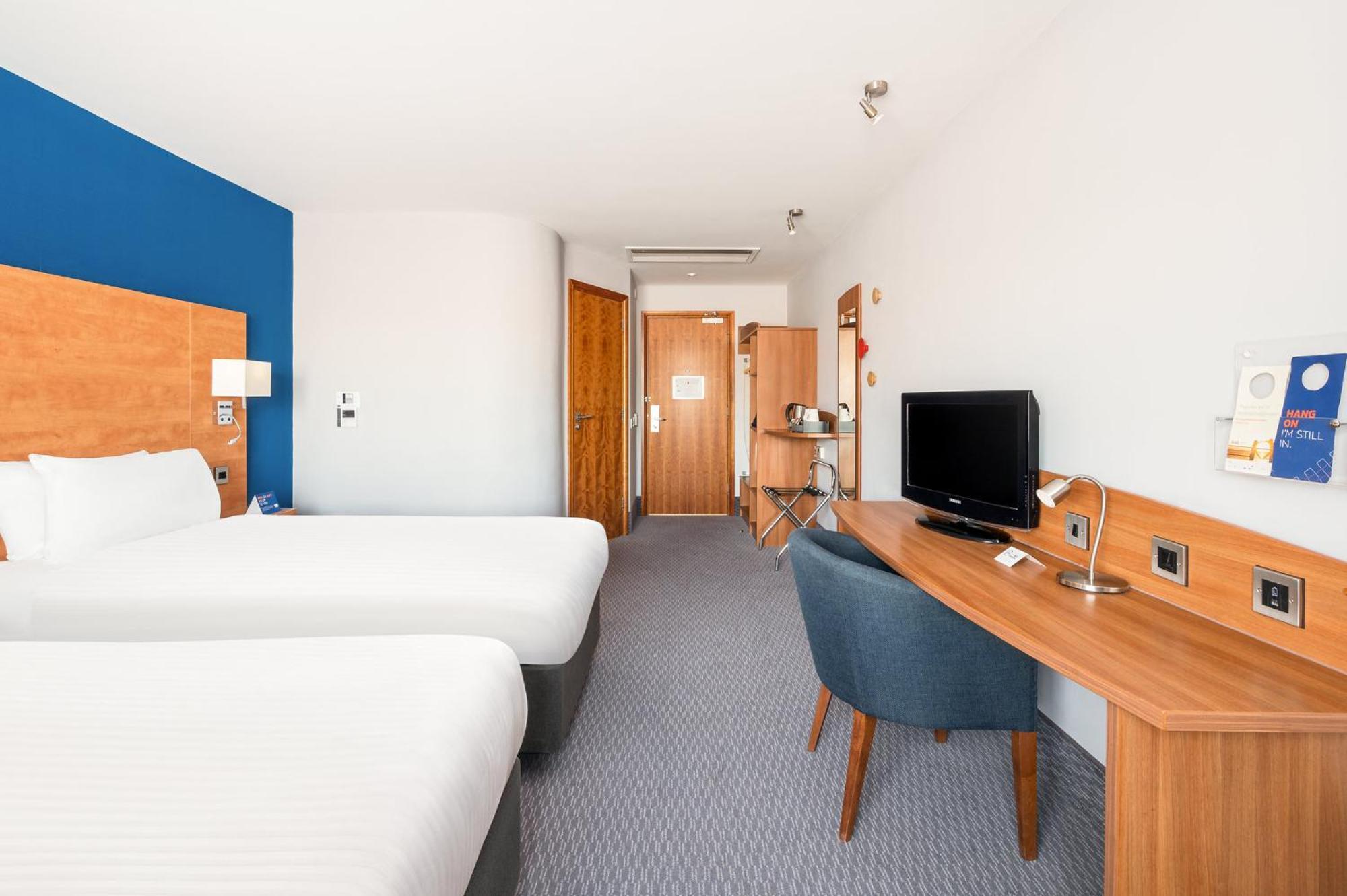 Holiday Inn Express Shrewsbury By Ihg Exterior photo