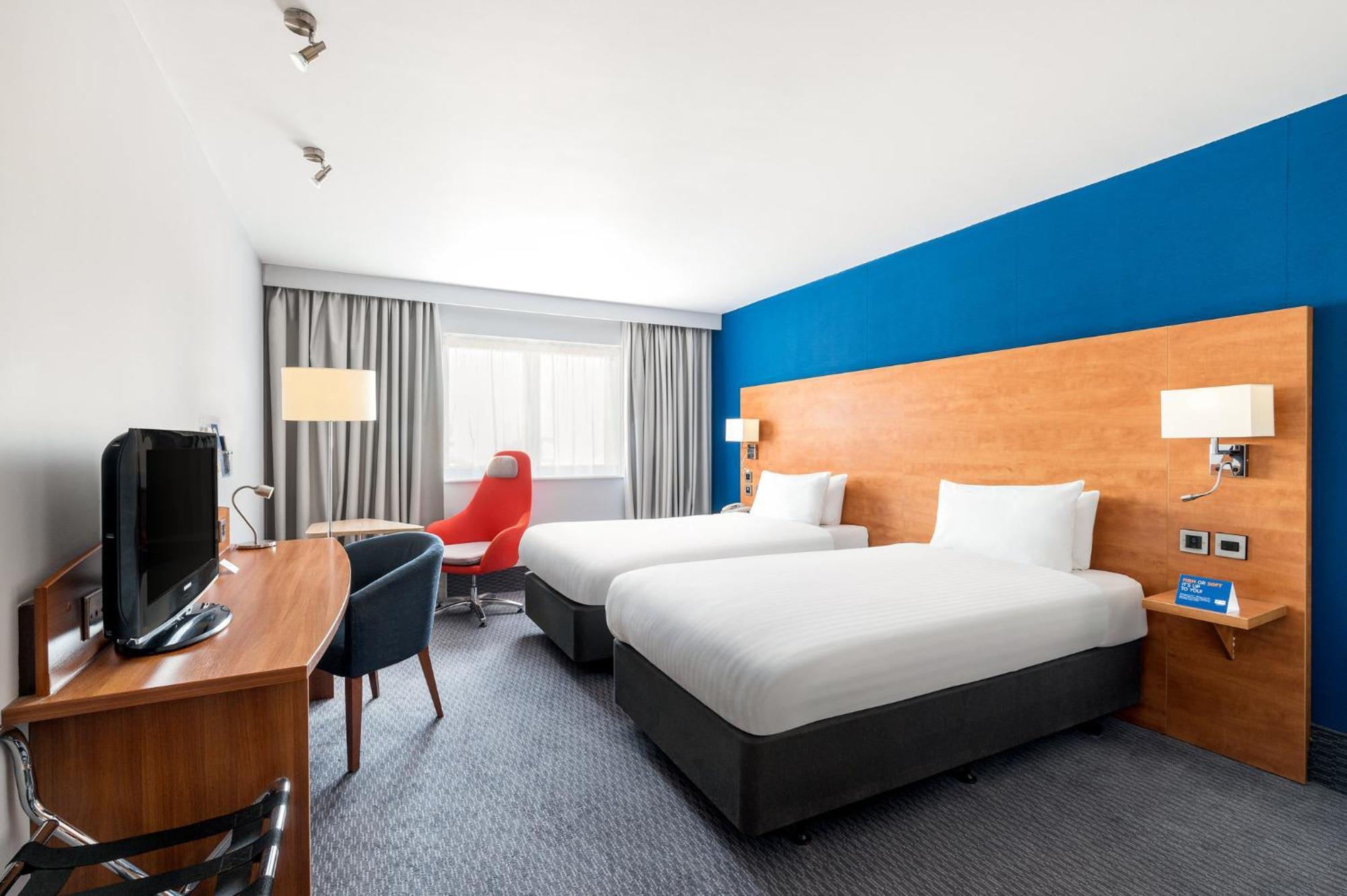 Holiday Inn Express Shrewsbury By Ihg Exterior photo