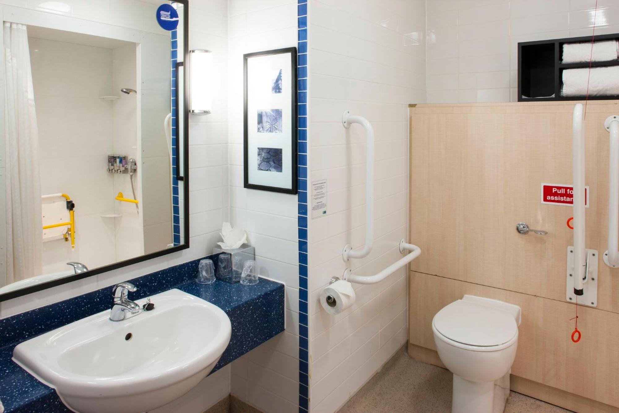 Holiday Inn Express Shrewsbury By Ihg Exterior photo