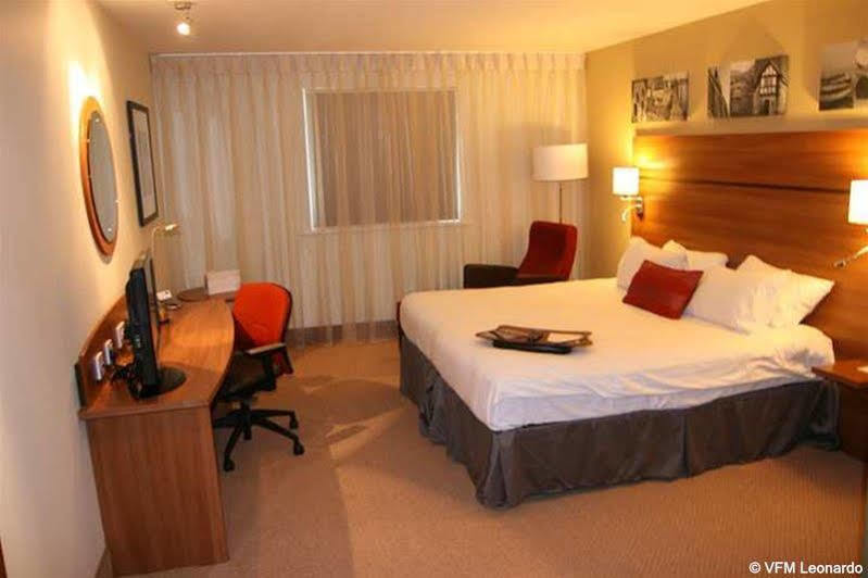 Holiday Inn Express Shrewsbury By Ihg Exterior photo